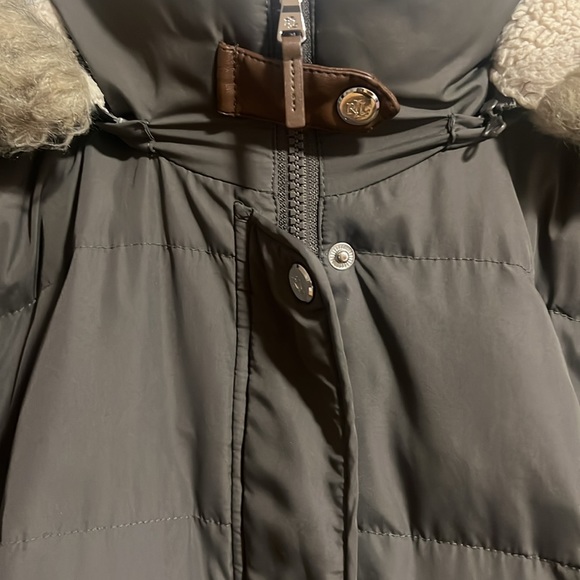 New jacket but little bit the furry is burn in washing machine - Picture 3 of 6